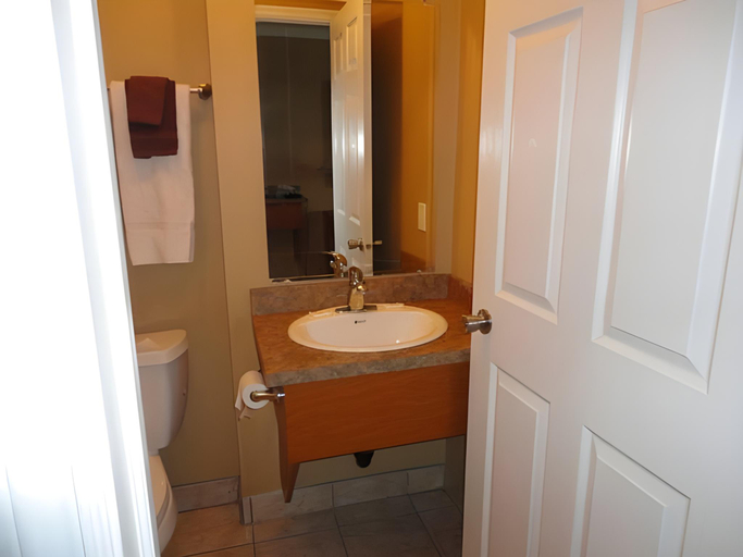 Bathroom 2, Aspen Motor Inn, Division No. 11