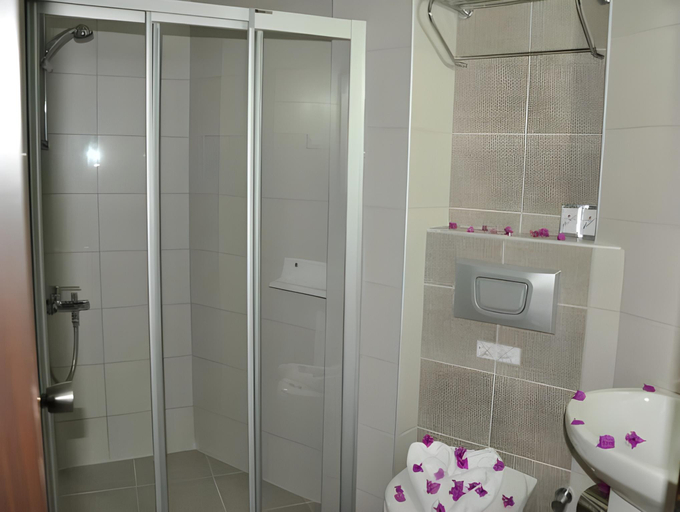 Bathroom 5, Kleopatra Celine Hotel, Alanya