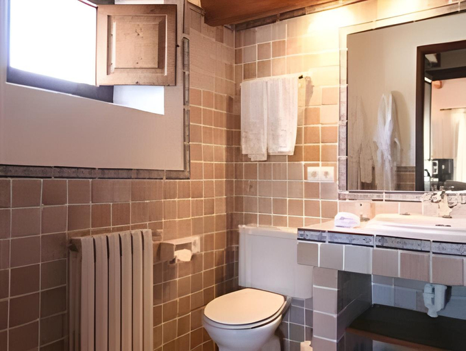 Bathroom 5, Son Siurana, Baleares