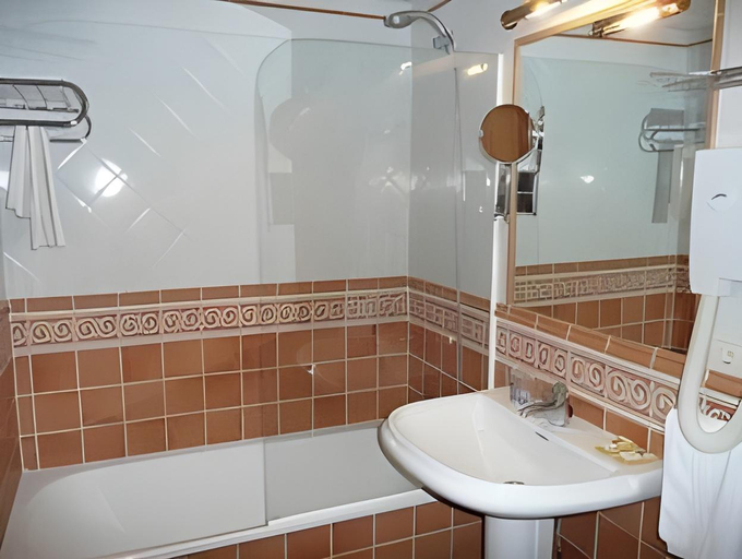 Bathroom 4, Hotel Dona Catalina, Málaga