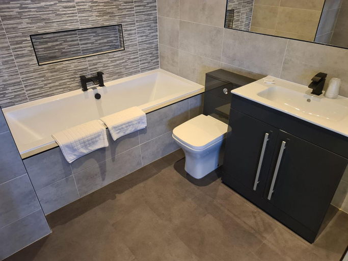 Bathroom 4, The Royal Seabank Hotel, Blackpool