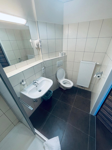 Bathroom 3, Hotel Koralpe, Wolfsberg