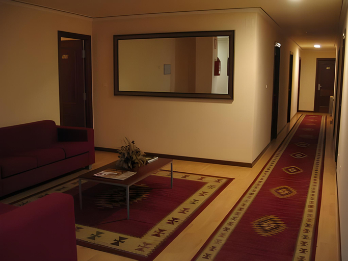Others 4, Hotel Avion Vigo, Pontevedra