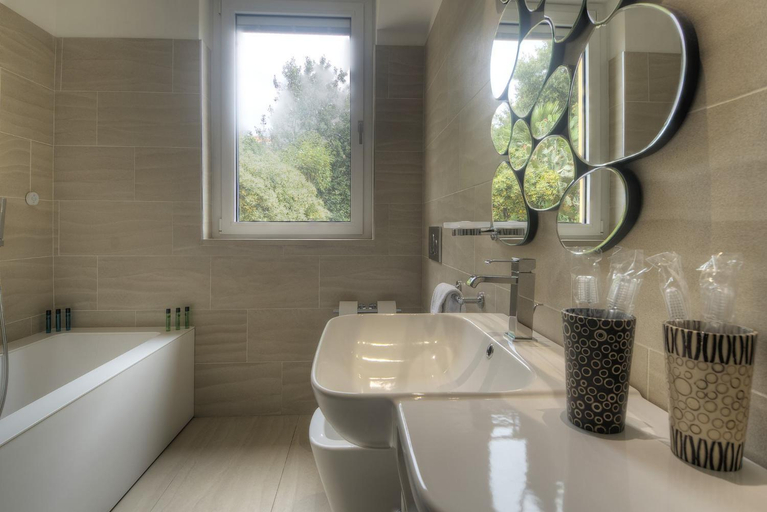Bathroom 19