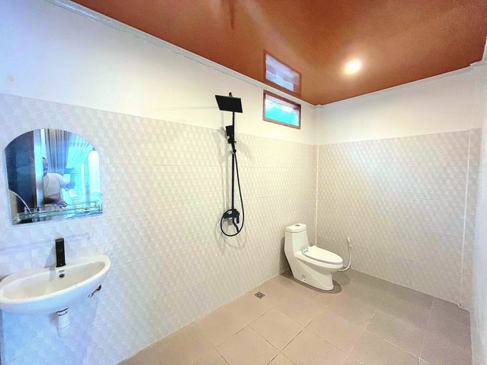 Bathroom 4, NeNa Eat and Sleep Kuta, Lombok