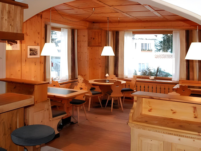Food & Drinks 5, Hotel Crusch Alba Zernez, Inn