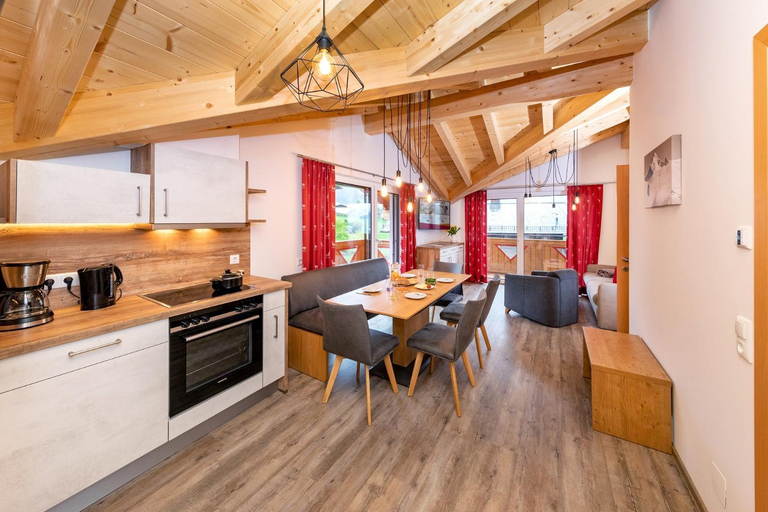 Kitchen 2, Elto Appartements Chalet, Zell am See