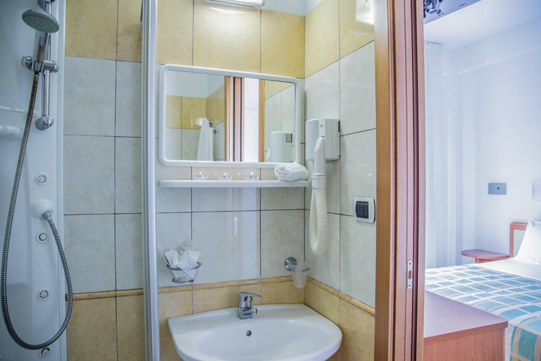 Bathroom 5, Hotel Sultano, Rimini