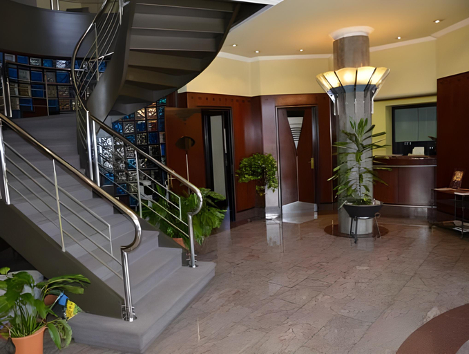 Others 4, Hotel Loiola, Guipúzcoa