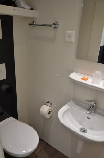 Bedroom 3, easyHotel Zurich West, Zürich