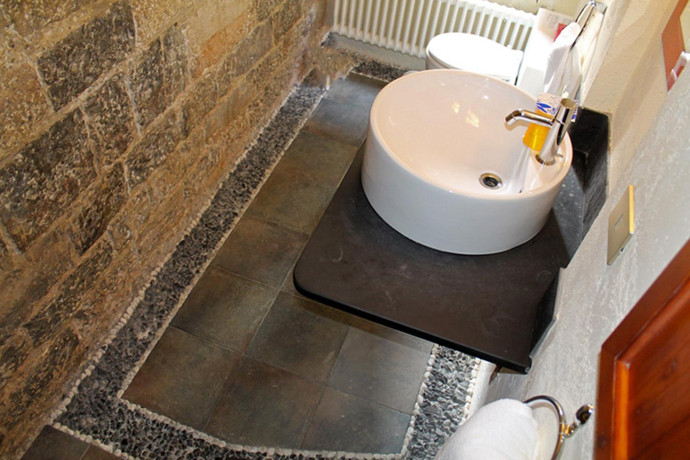 Bathroom 2, Torre Cepollini, Savona