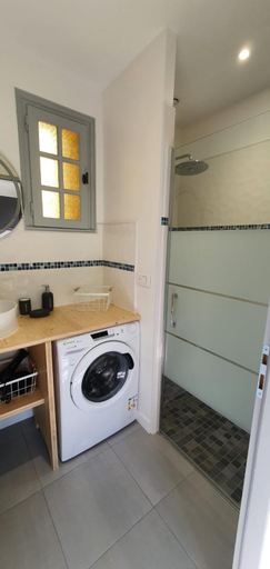 Bathroom 2, La Bastide du Chêne, Gers
