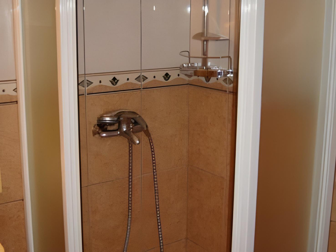 Bathroom 3, Hotel Rusca, Hunedoara