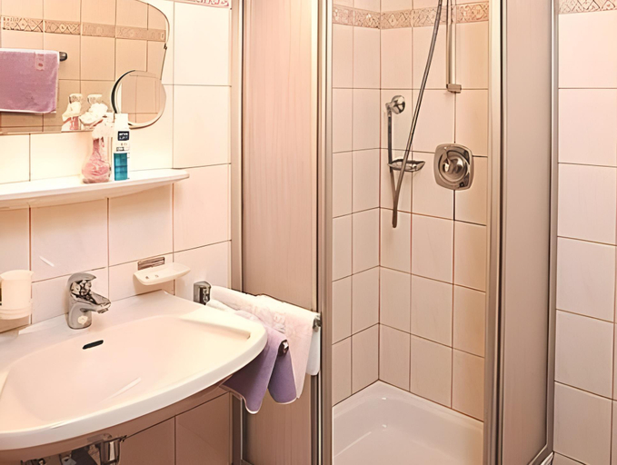 Bathroom 3, Gasthof Baren, Reutte