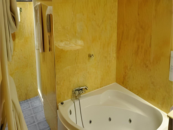 Bathroom 5, Santamaria, Navarra