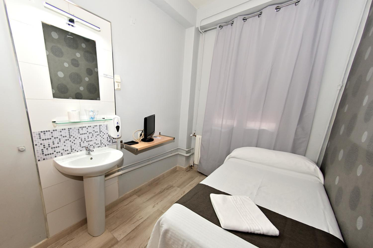 Bedroom 5, Hostal Falfes, Madrid