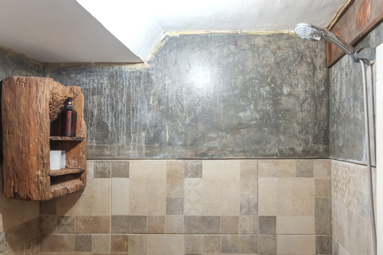 Bathroom 10