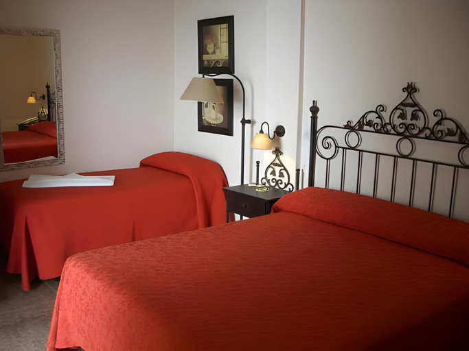 Bedroom 3, Hotel Plaza Escribano, Huelva