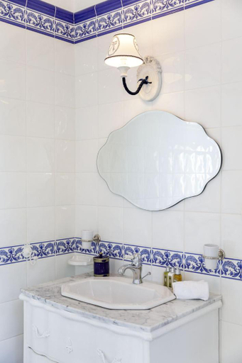Bathroom 2, Manoir de Bel Ebat, Loire-Atlantique