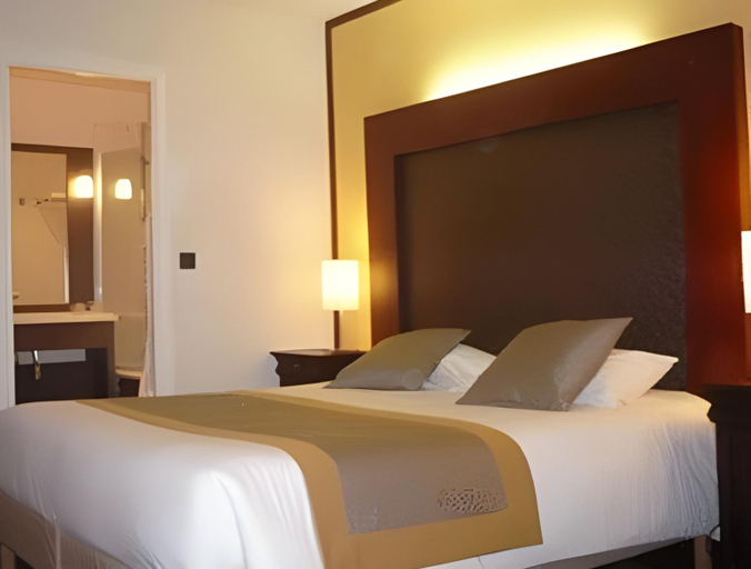 Bedroom 3, Hotel De France, Loiret