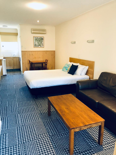 Others 3, Bright Avenue Motor Inn, Alpine - East