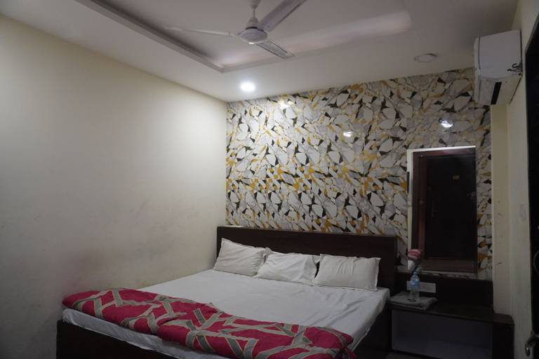 Bedroom 5, Hotel Shreenath INN, Indore