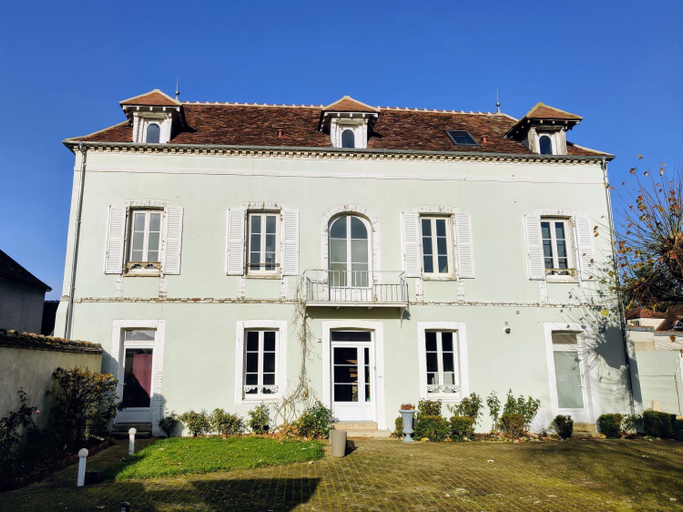 Exterior 17