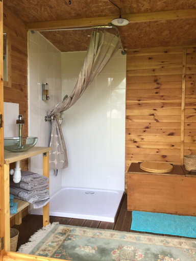 Shower 5, Yourtes Lacroutz, Landes