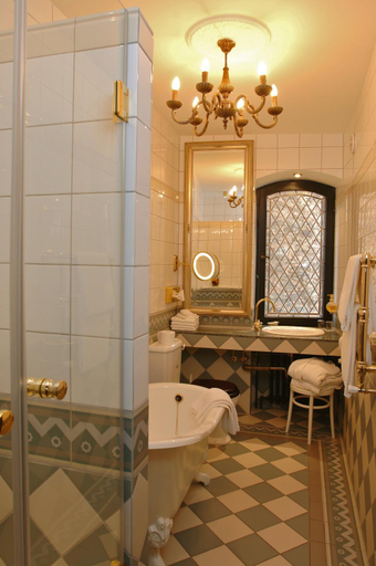 Bathroom 23