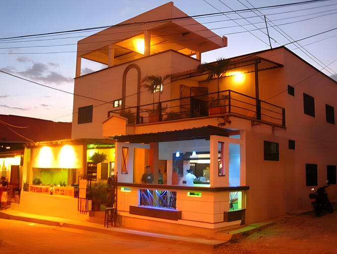 Exterior & Views