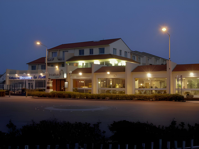 Exterior & Views