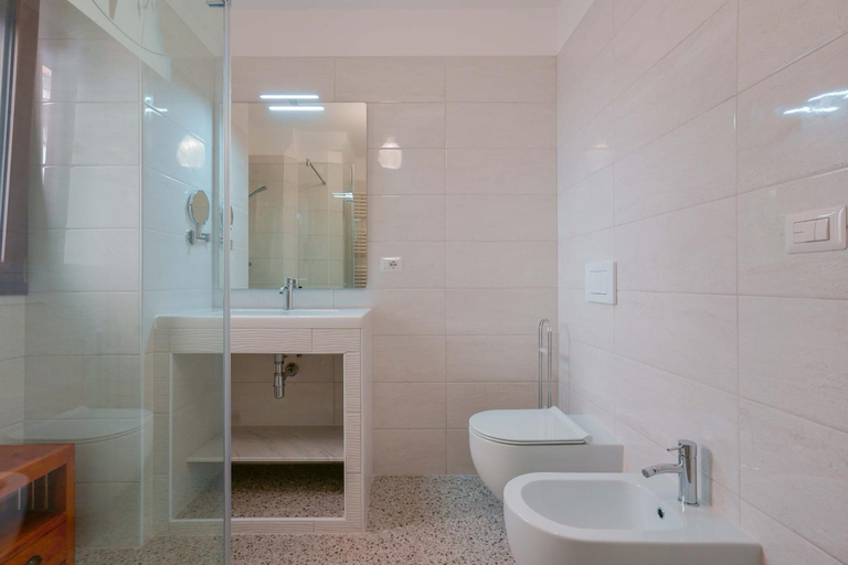 Others 5, Le tre zie B&B, Taranto