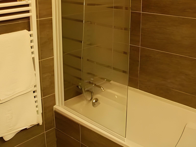 Bathroom 4, Hotel Les Mazets Des Roches, Bouches-du-Rhône