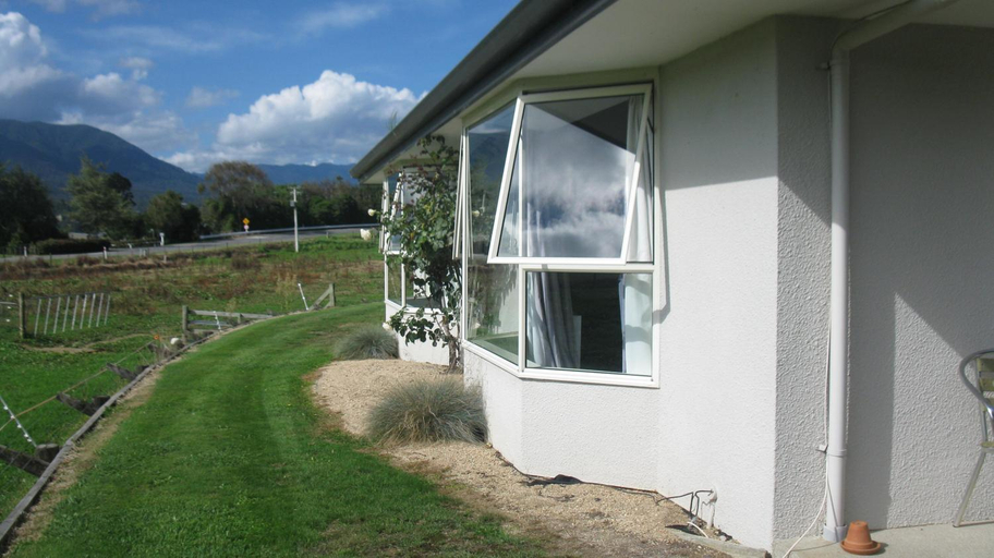 Others 3, Karamea River Motels, Buller