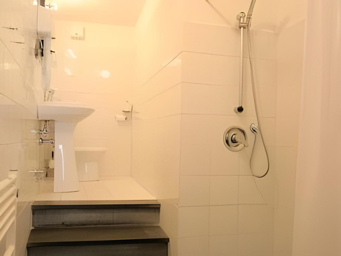 Bathroom 3, Hotel Gianni Franzi, La Spezia