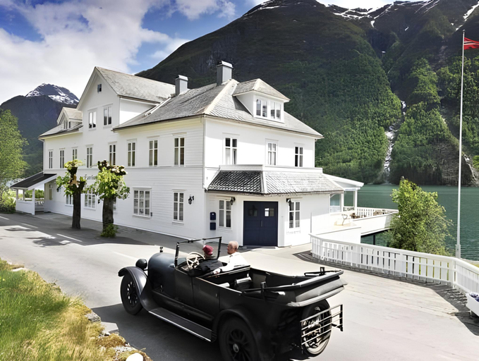 Exterior & Views