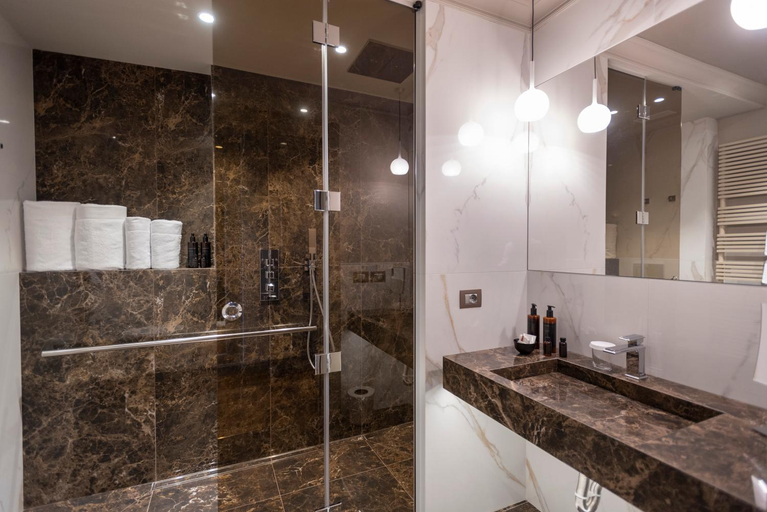 Bathroom 9