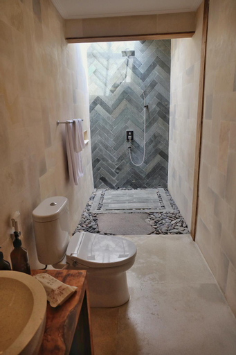 Bathroom 18