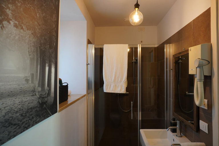 Bathroom 10