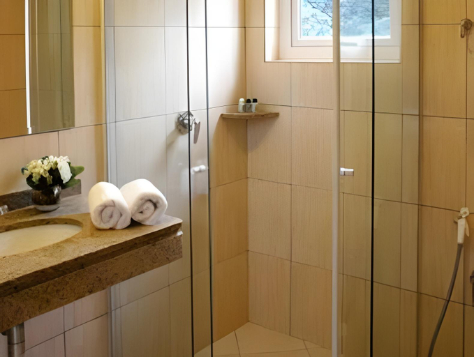 Bathroom 5, Pousada Grandchamp - Campos do Jordao, Campo Limpo Paulista