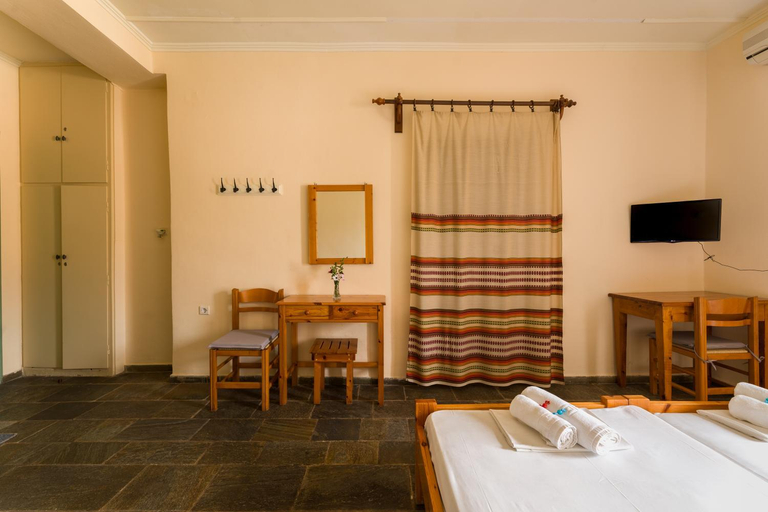 Bedroom, KASTRO AGGELIKI, Peloponnese