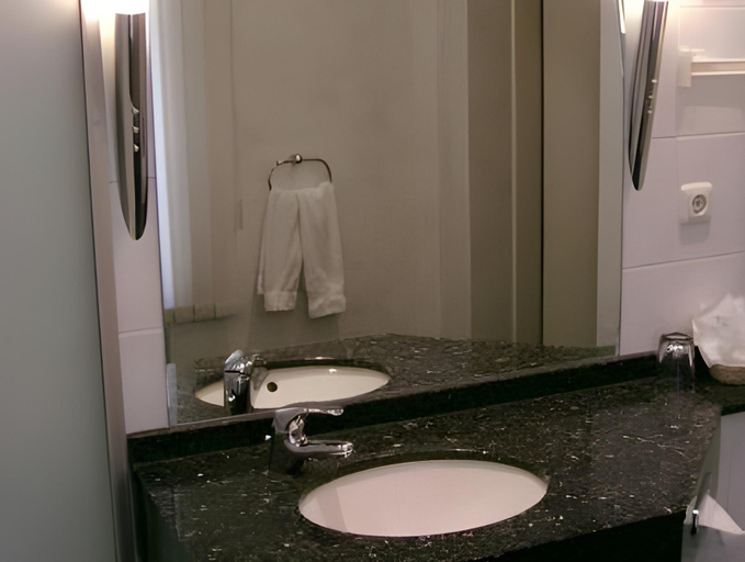 Bathroom 4, Fruhlings-Hotel, Braunschweig
