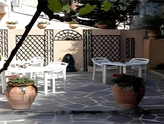 Others 5, Hotel Provencal, Var