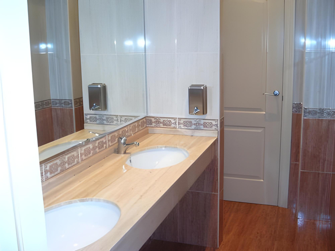 Bathroom 4, Hotel Jaques, Huesca