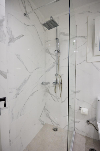 Bathroom 3, Vasilicari Apartments, North Aegean