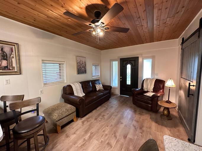 Others 1, A Place on Pecan, Bandera