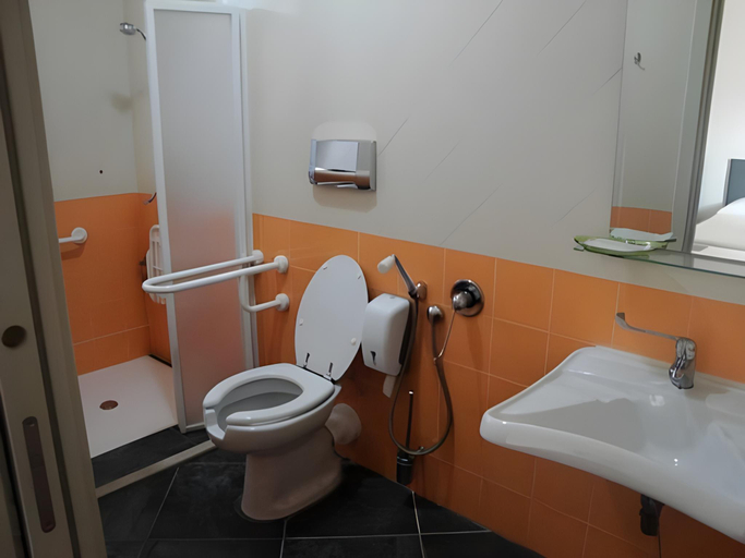 Bathroom 5, Hotel La Cavalera, Syracuse