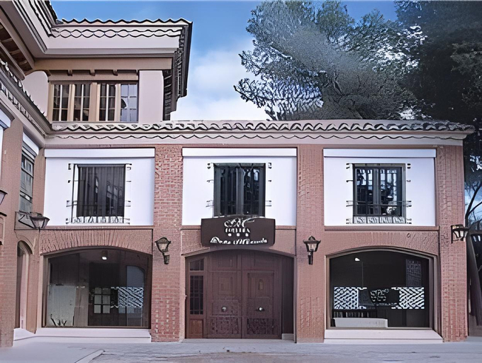 Exterior & Views
