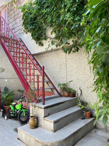 Others 5, Madoyan Guest house