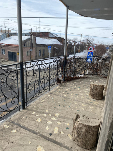 Others 4, Madoyan Guest house
